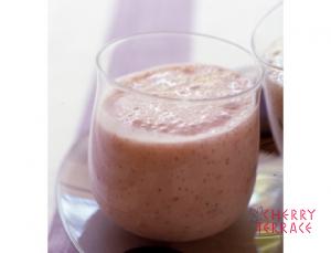 クリームチーズとベリーのジュース