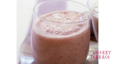 クリームチーズとベリーのジュース