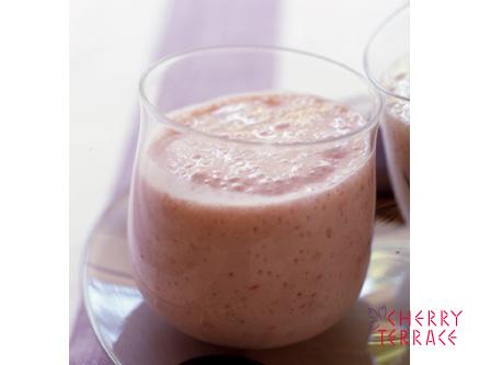 クリームチーズとベリーのジュース