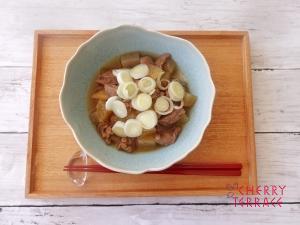 牛すじと大根とこんにゃくの煮物