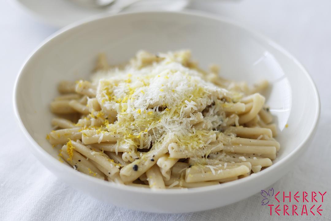カサレッチェのカチョ エ ぺぺ　レモン風味
