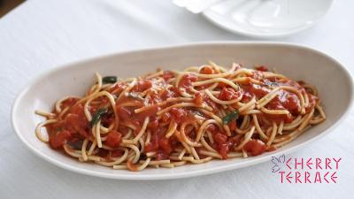 スパゲッティのトマトソースレモン風味