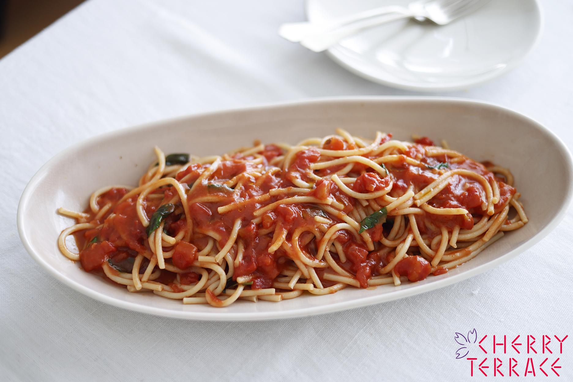 スパゲッティのトマトソースレモン風味